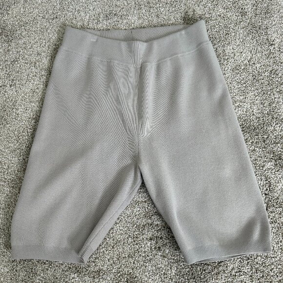 Aritzia Wilford Shorts - Picture 2 of 3
